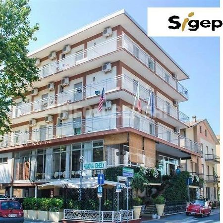 Hotel Nova Dhely Римини Екстериор снимка