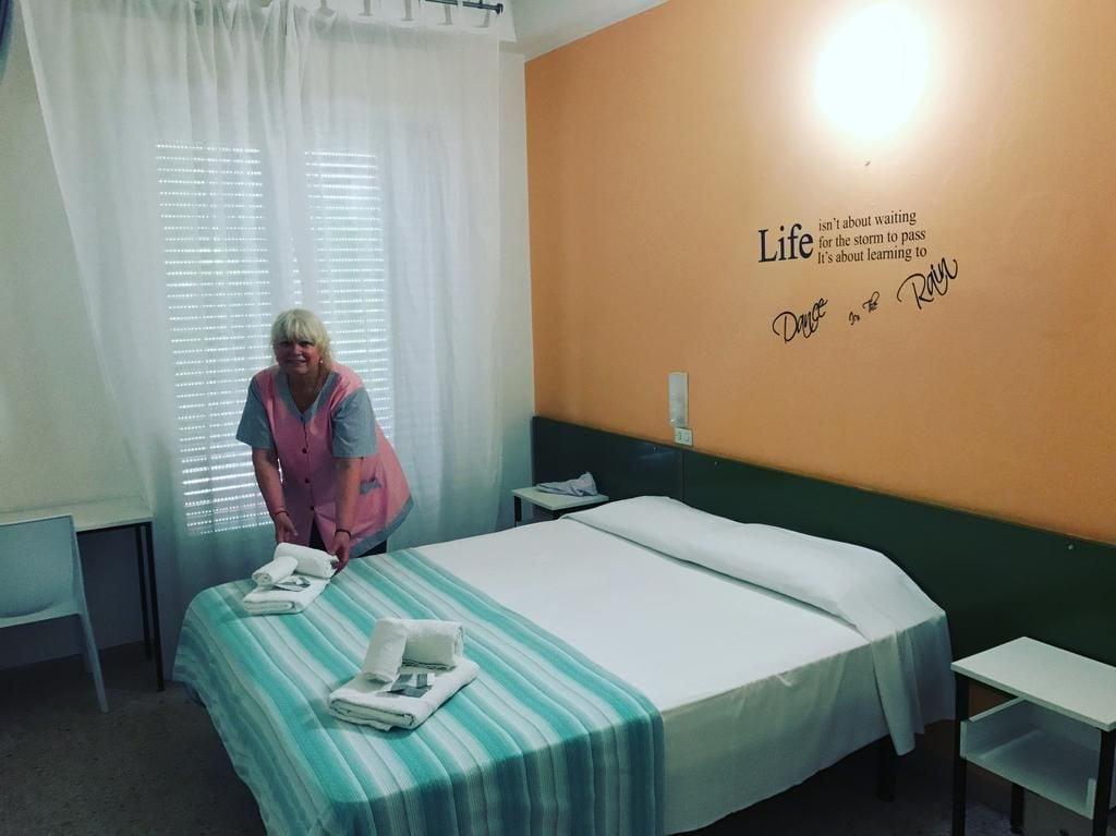Hotel Nova Dhely Римини Екстериор снимка