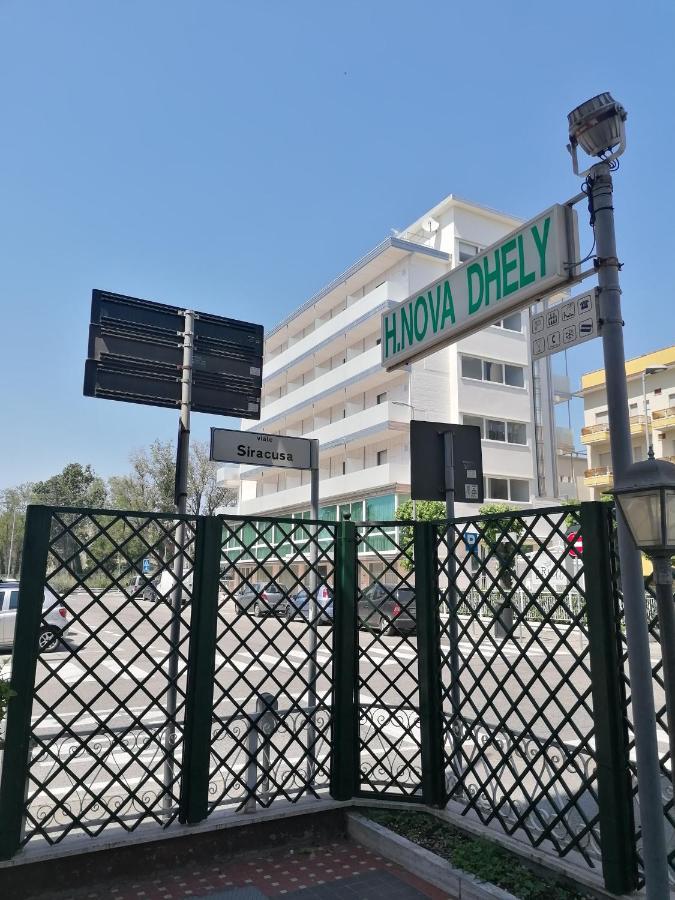 Hotel Nova Dhely Римини Екстериор снимка