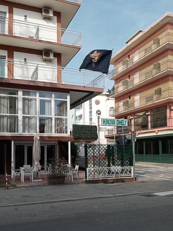 Hotel Nova Dhely Римини Екстериор снимка