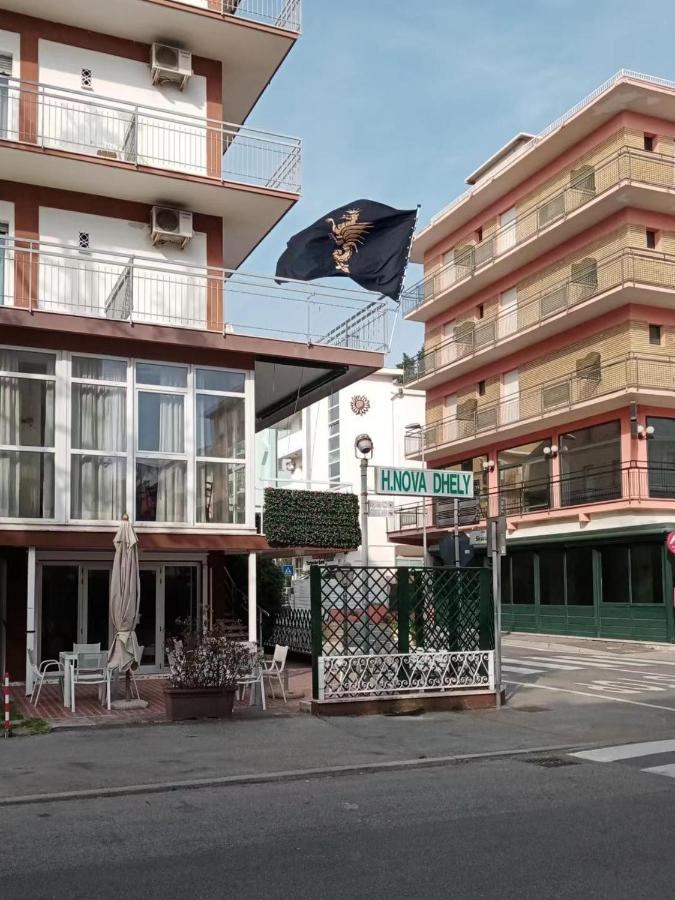 Hotel Nova Dhely Римини Екстериор снимка