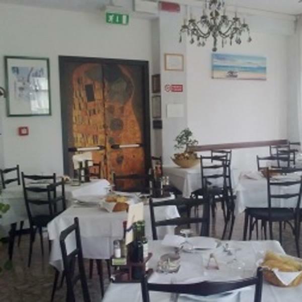 Hotel Nova Dhely Римини Екстериор снимка