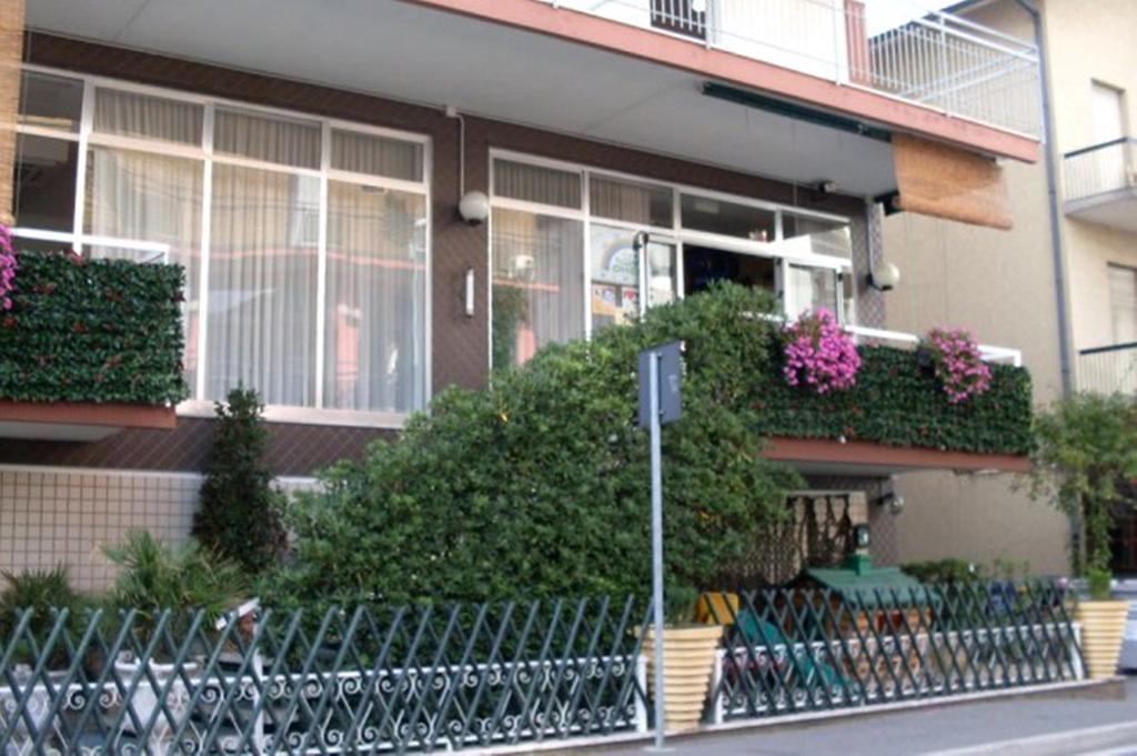 Hotel Nova Dhely Римини Екстериор снимка